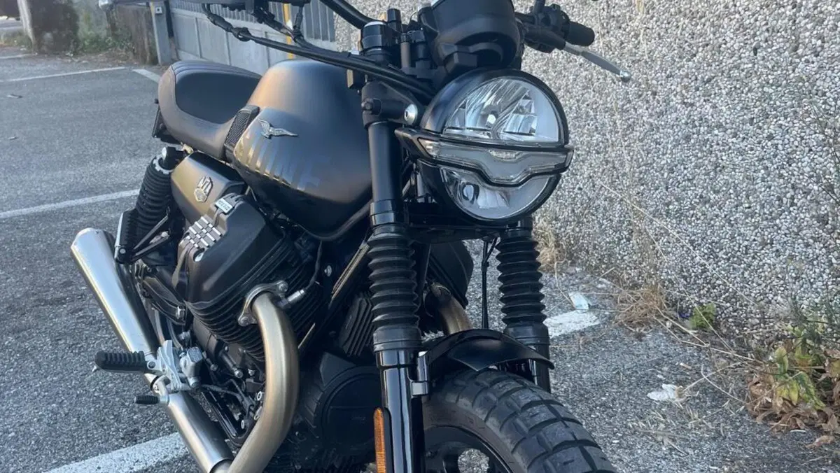 Moto Guzzi V7 Stone (2021 - 24)  (4)