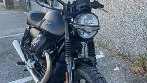 Moto Guzzi V7 Stone (2021 - 24)  (4)