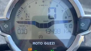 Moto Guzzi V7 Stone (2021 - 24)  (9)