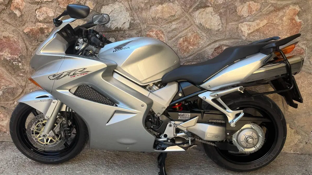 Honda VFR 800 (2002 - 05) 