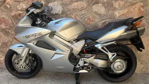 Honda VFR 800 (2002 - 05) 