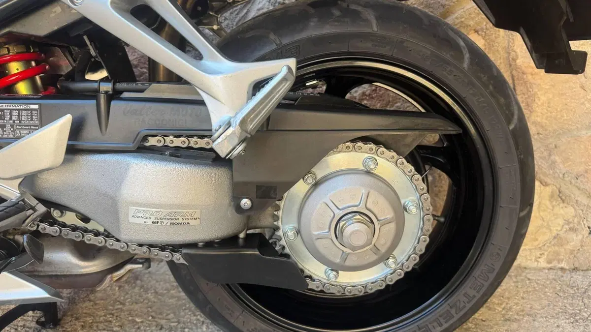 Honda VFR 800 (2002 - 05)  (3)