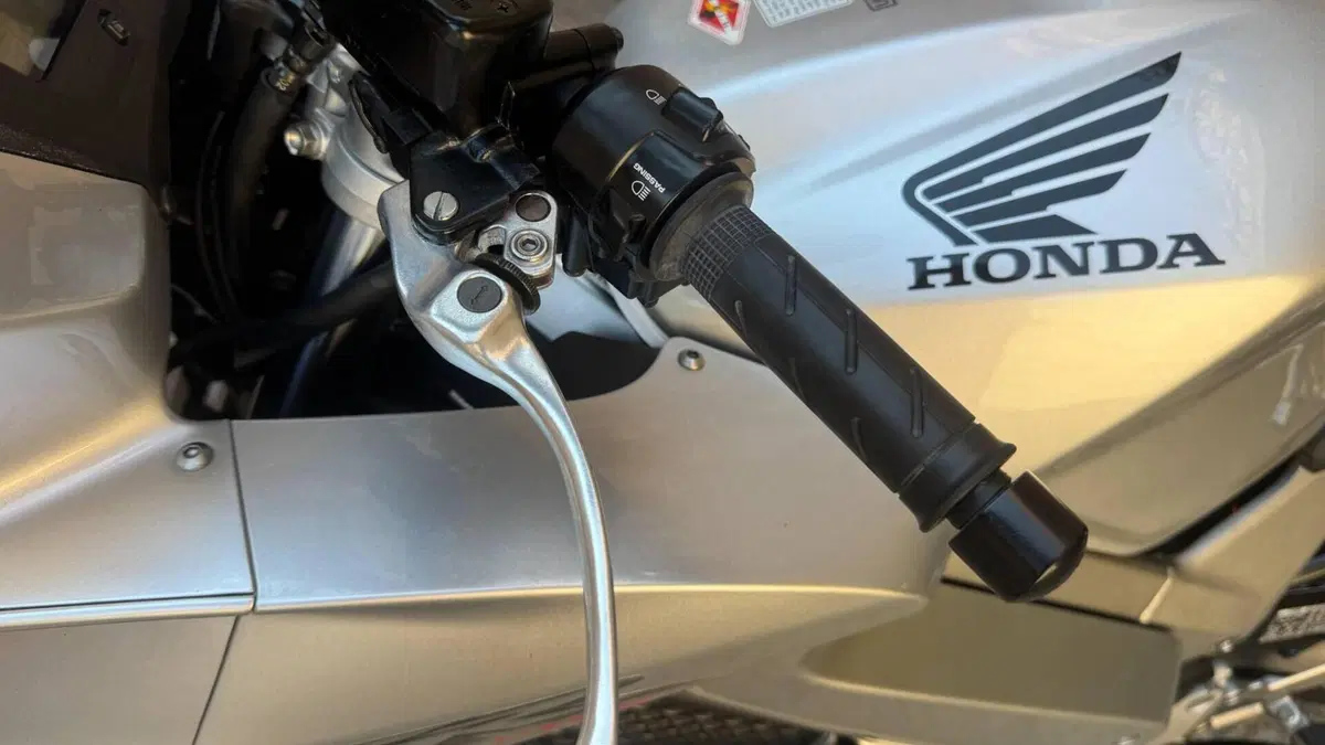 Honda VFR 800 (2002 - 05)  (11)