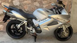 Honda VFR 800 (2002 - 05)  (16)