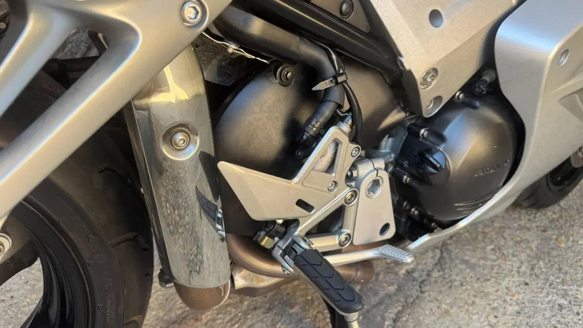 Honda VFR 800 (2002 - 05)  (20)