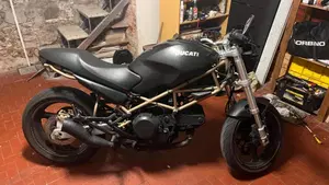 Ducati Monster 600 Dark (1998 - 01)  (2)