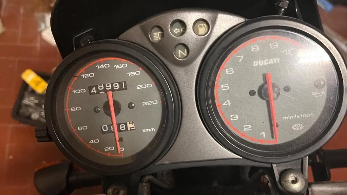 Ducati Monster 600 Dark (1998 - 01)  (3)