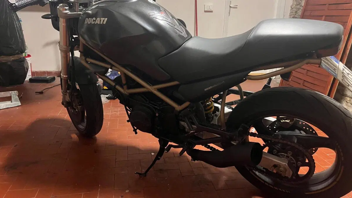 Ducati Monster 600 Dark (1998 - 01)  (4)
