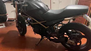 Ducati Monster 600 Dark (1998 - 01)  (4)