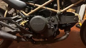 Ducati Monster 600 Dark (1998 - 01)  (8)