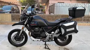 Moto Guzzi V85 TT (2021 - 23)  (2)