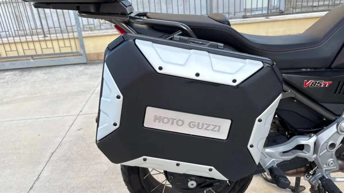 Moto Guzzi V85 TT (2021 - 23)  (7)