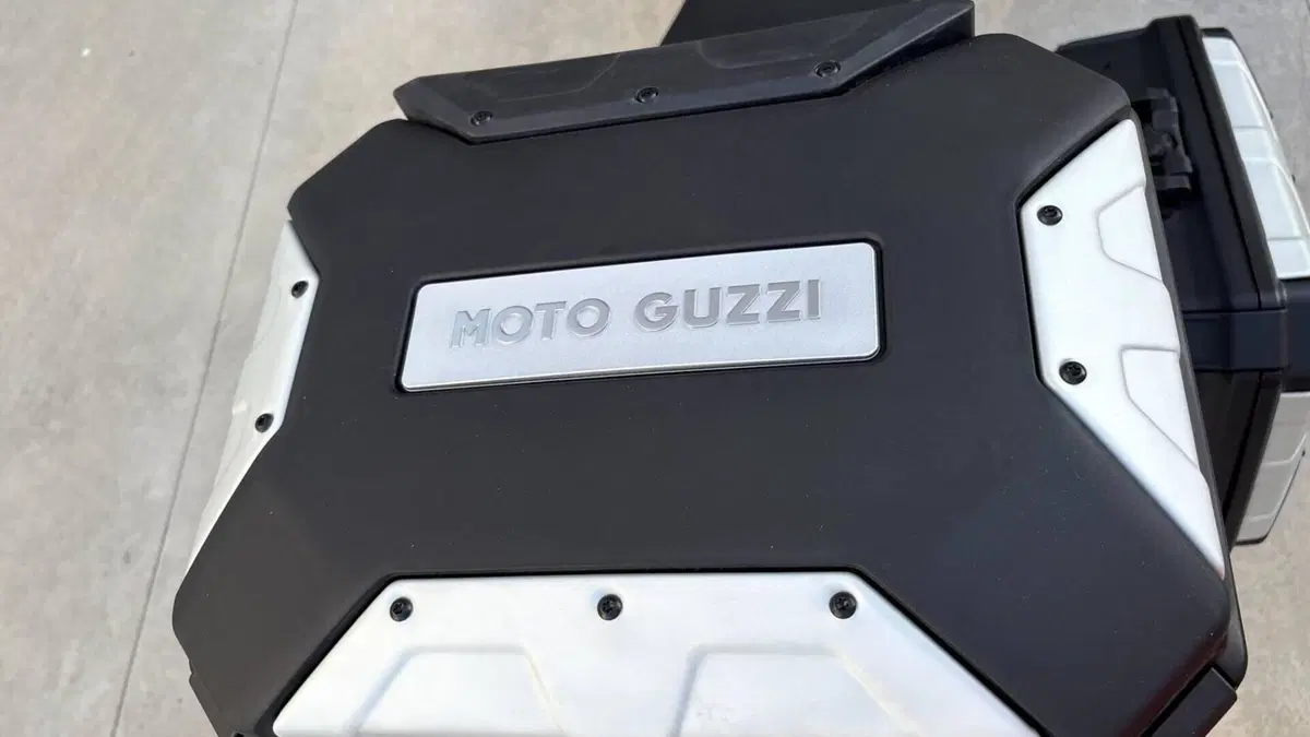 Moto Guzzi V85 TT (2021 - 23)  (8)
