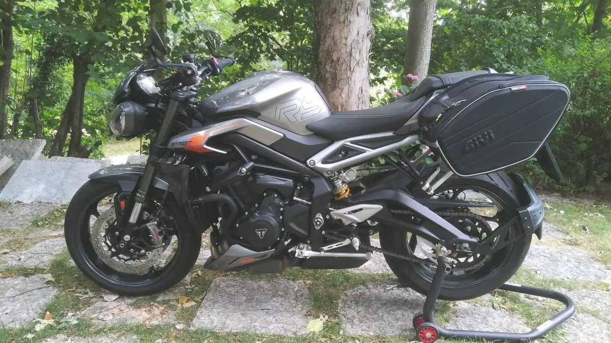 Triumph Street Triple 765 RS (2023 - 26)  (11)
