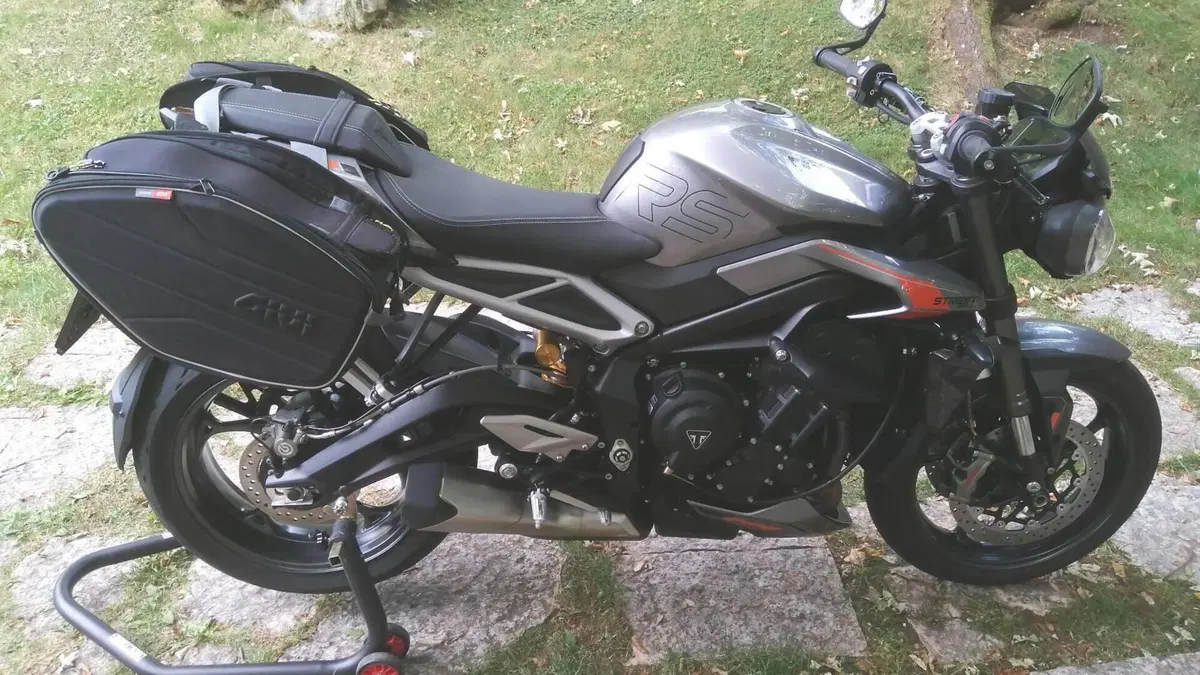 Triumph Street Triple 765 RS (2023 - 26)  (13)