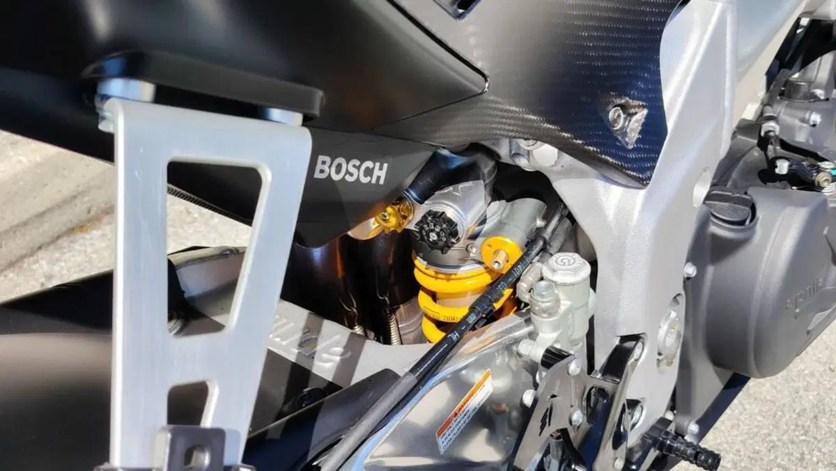Aprilia RSV4 1100 Factory (2019 - 20)  (3)