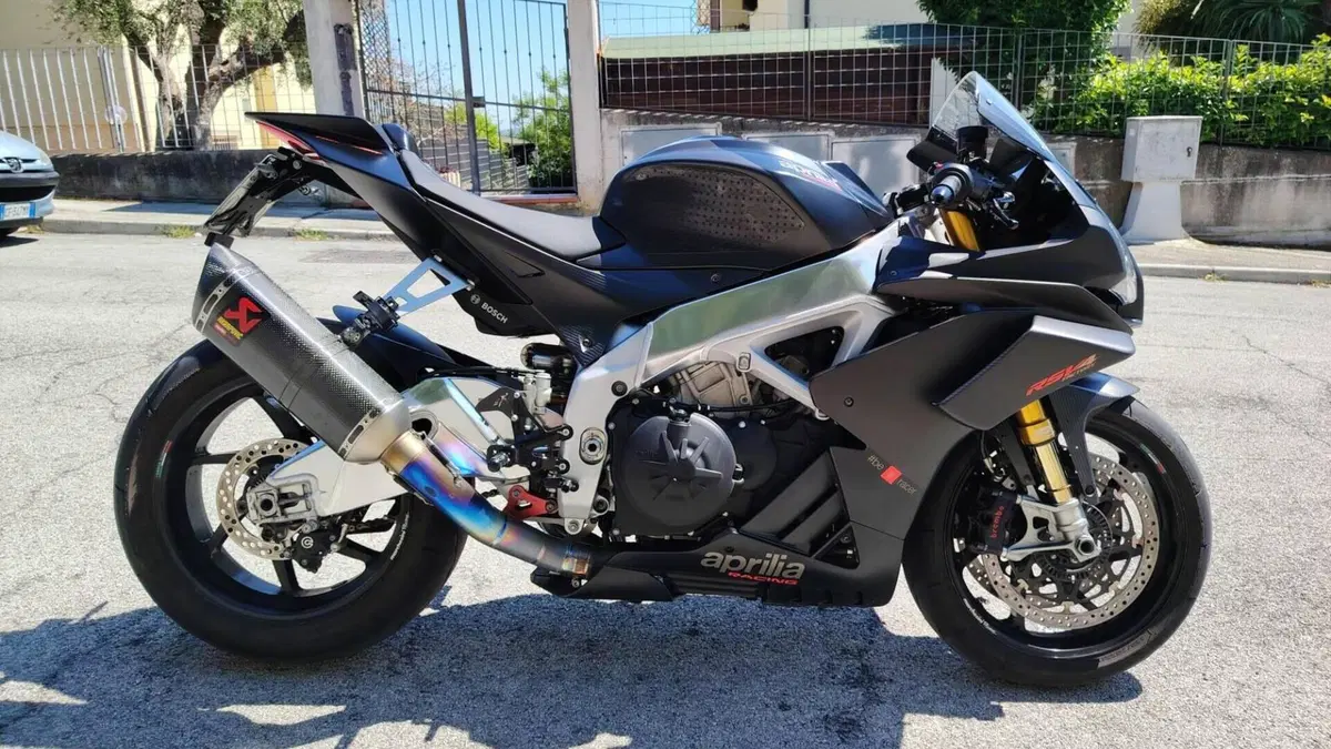 Aprilia RSV4 1100 Factory (2019 - 20)  (2)