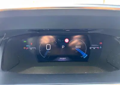 Peugeot 2008 BlueHDi 130 S&S EAT8 GT (7)