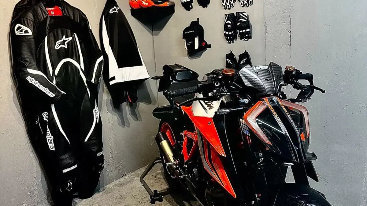 KTM 1290 Super Duke R (2022 - 23)  (2)