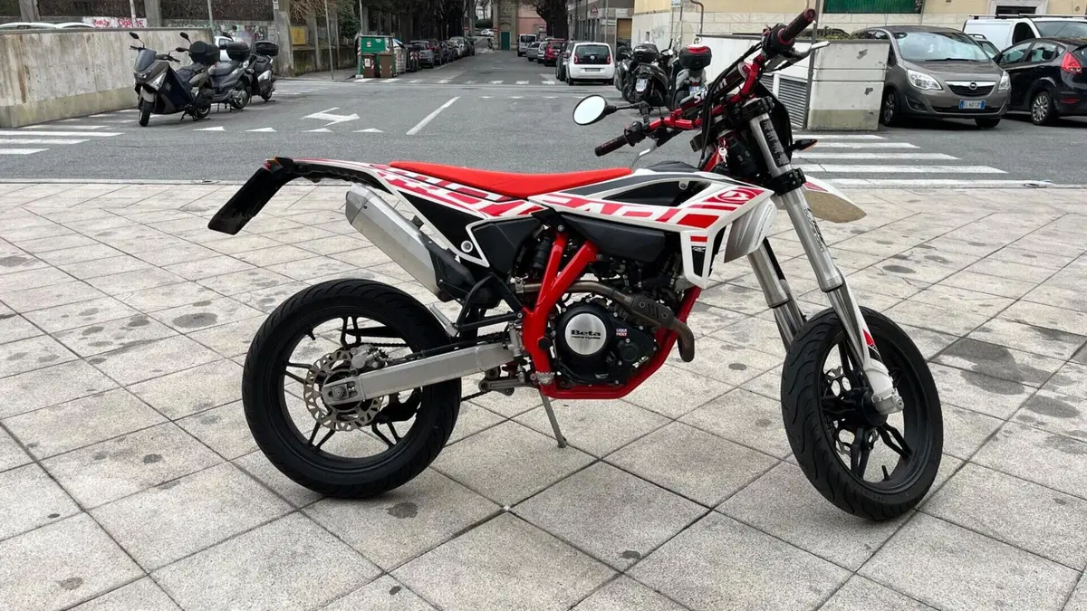 Betamotor RR 125 4T Motard LC (2021 - 23)  (3)
