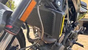 Husqvarna Svartpilen 401 (2018 - 19)  (4)