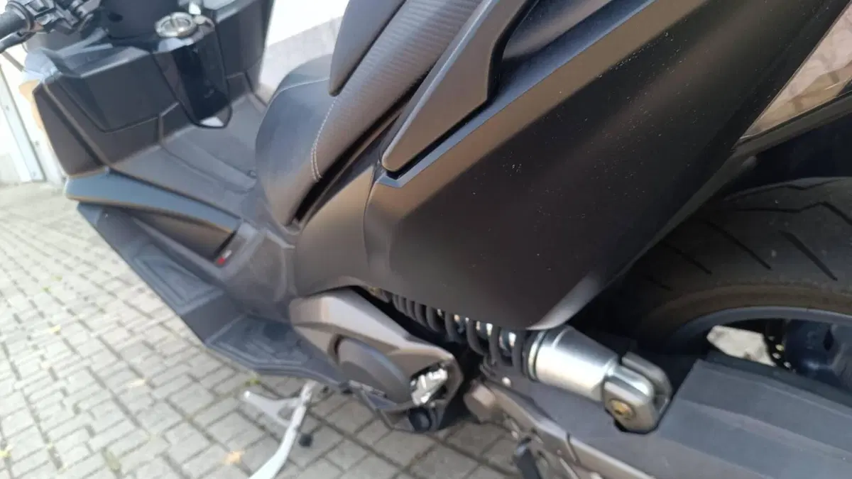 Kymco AK 550 ETS (2021 - 26)  (9)