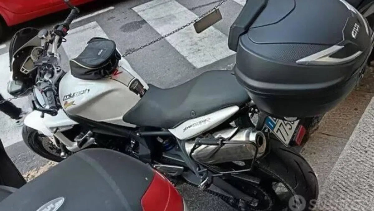 Triumph Street Triple R (2009 - 12)  (3)