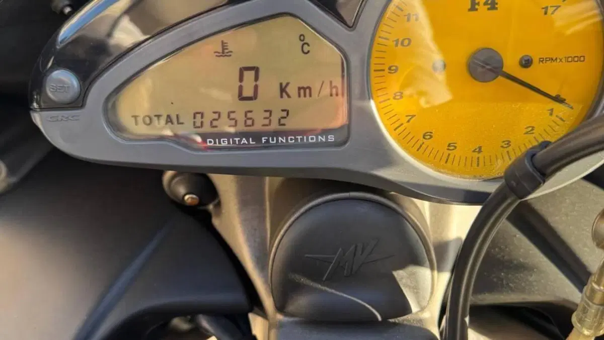 MV Agusta F4 750 S (2003 - 06)  (8)