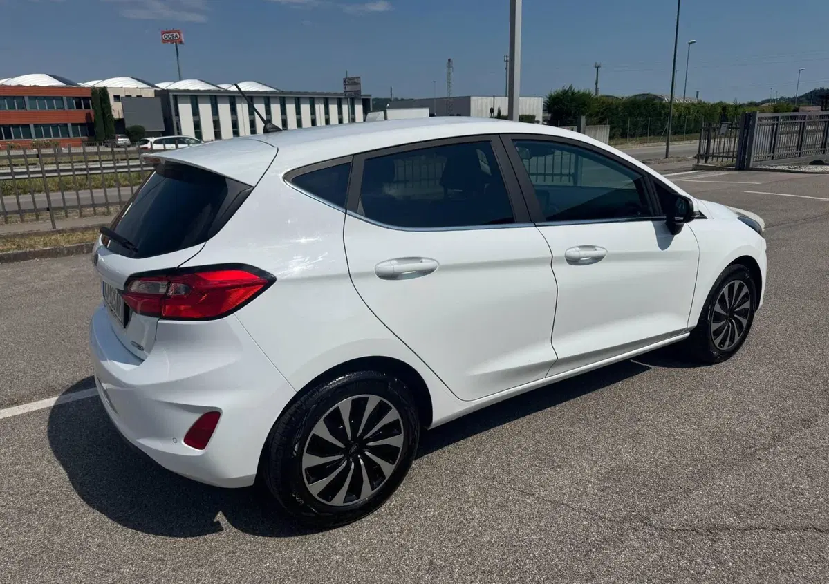 Ford Fiesta 1.0 Ecoboost Hybrid 125 CV 5 porte Titanium (3)