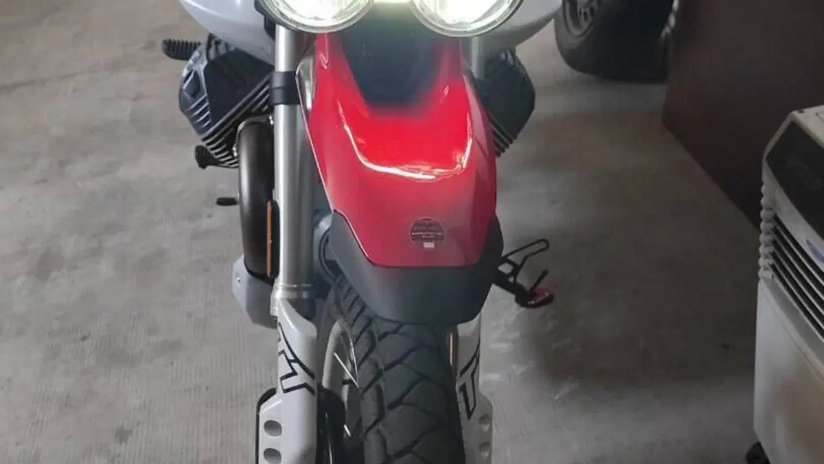 Moto Guzzi V85 TT (2024 - 26)  (2)