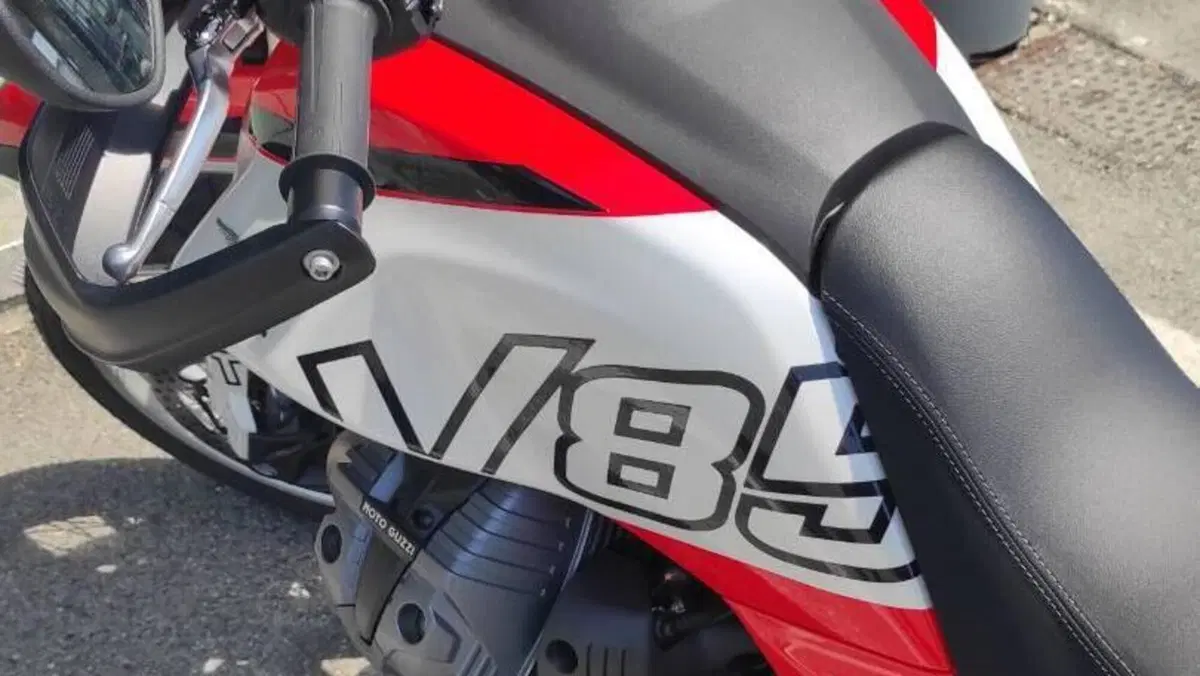Moto Guzzi V85 TT (2024 - 26)  (4)