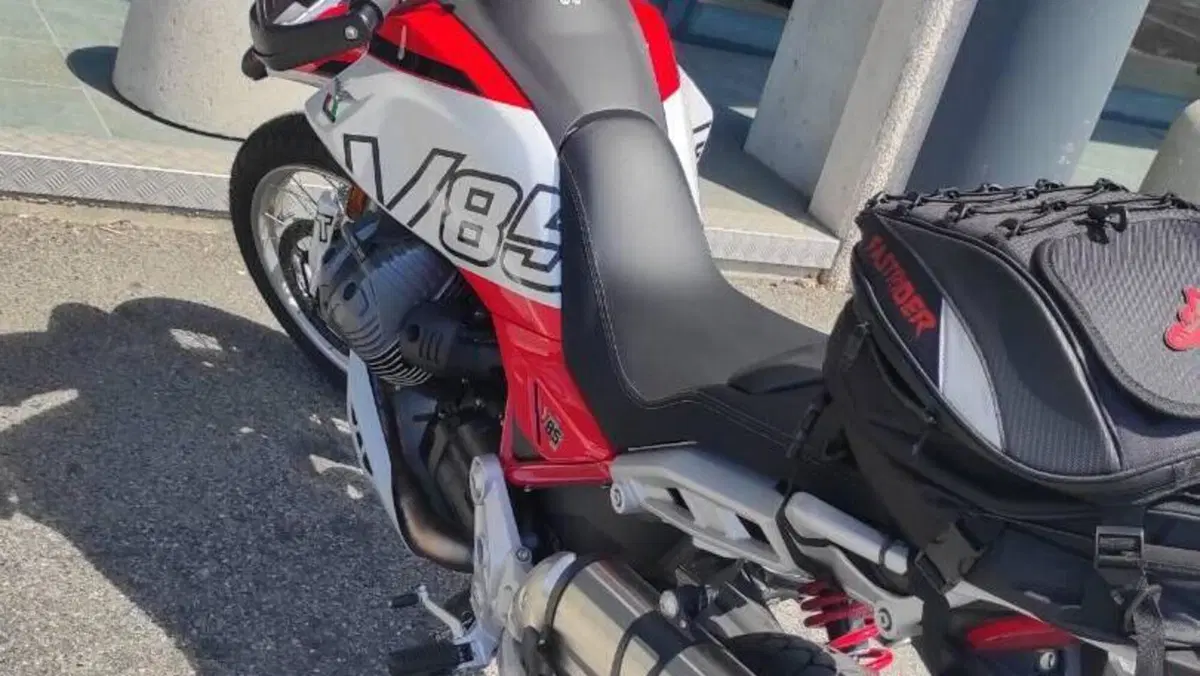 Moto Guzzi V85 TT (2024 - 26)  (7)