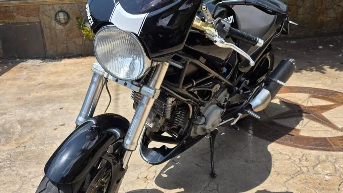 Ducati Monster 900 Dark I.E. (1999 - 02)  (2)