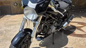 Ducati Monster 900 Dark I.E. (1999 - 02)  (2)