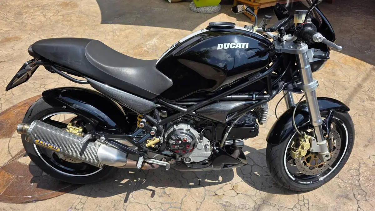 Ducati Monster 900 Dark I.E. (1999 - 02)  (3)