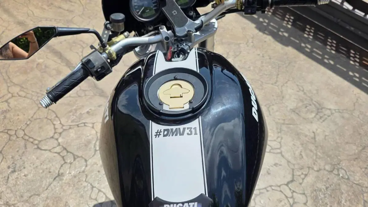 Ducati Monster 900 Dark I.E. (1999 - 02)  (6)