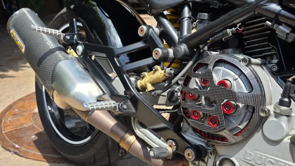 Ducati Monster 900 Dark I.E. (1999 - 02)  (8)