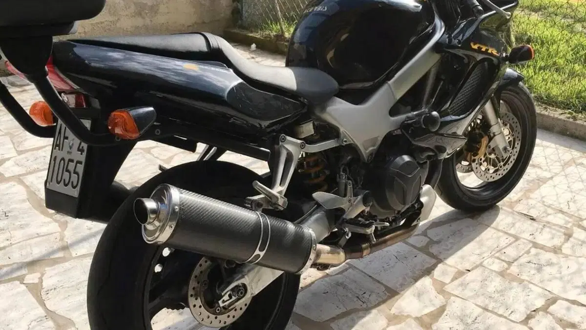Honda VTR 1000 F Firestorm (1997 - 00)  (2)
