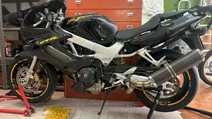 Honda VTR 1000 F Firestorm (1997 - 00)  (3)
