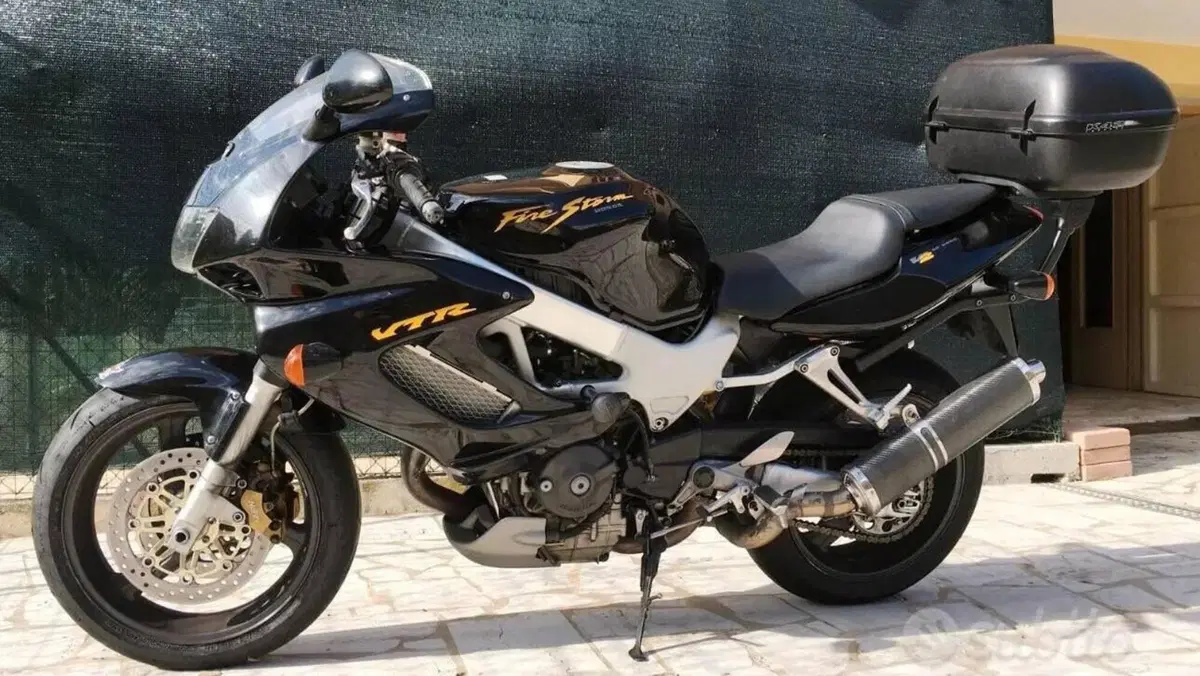 Honda VTR 1000 F Firestorm (1997 - 00)  (6)