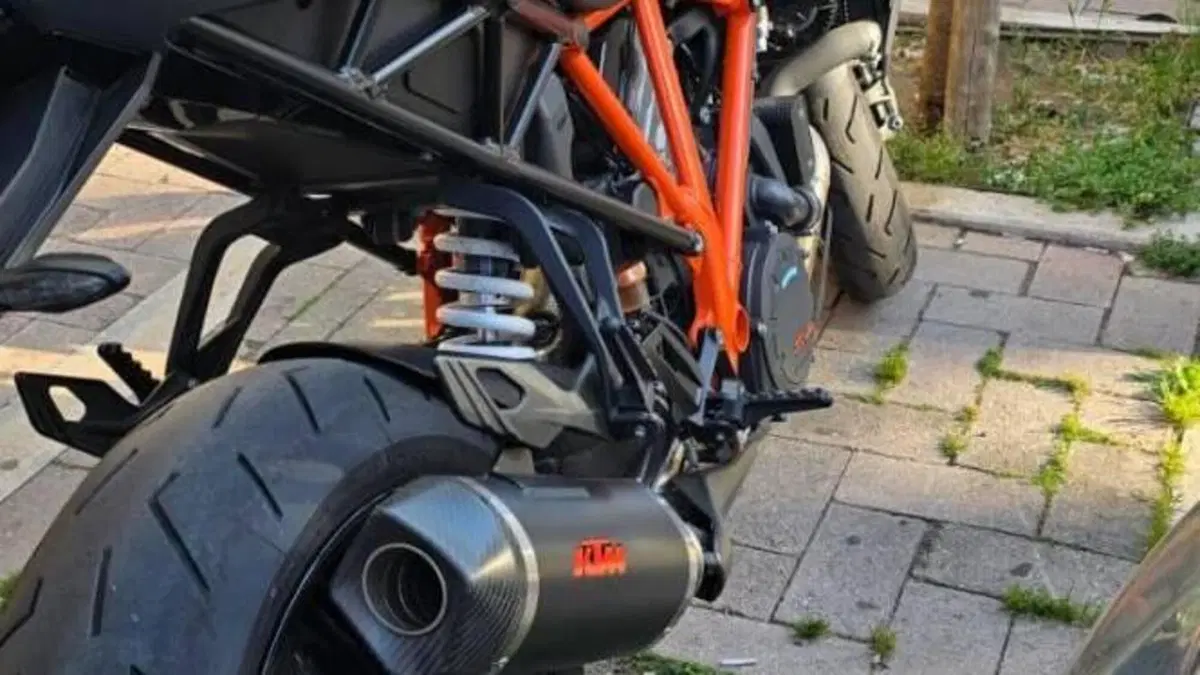 KTM 1290 Super Duke GT (2022 - 25)  (2)