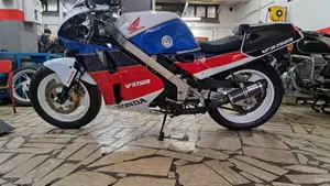 Honda VFR 750 F (1986 - 87)  (2)
