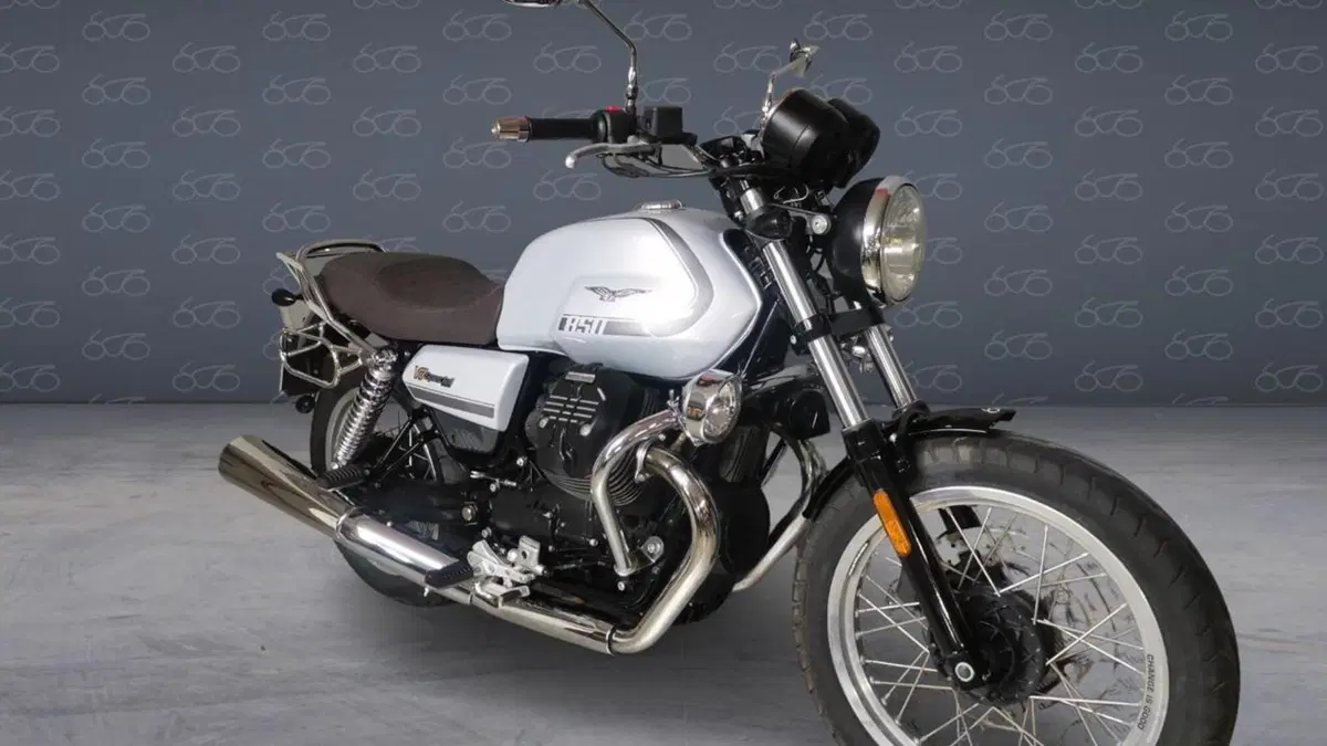 Moto Guzzi V7 Special (2021 - 24)  (2)