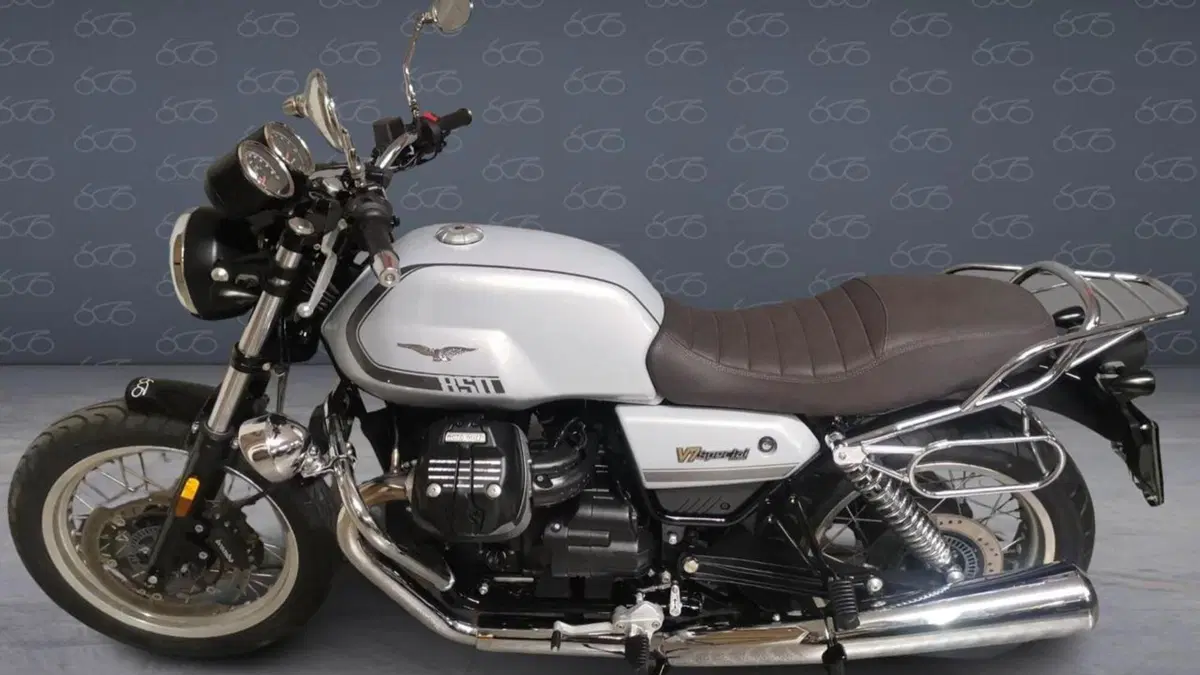 Moto Guzzi V7 Special (2021 - 24)  (3)