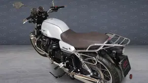 Moto Guzzi V7 Special (2021 - 24)  (4)