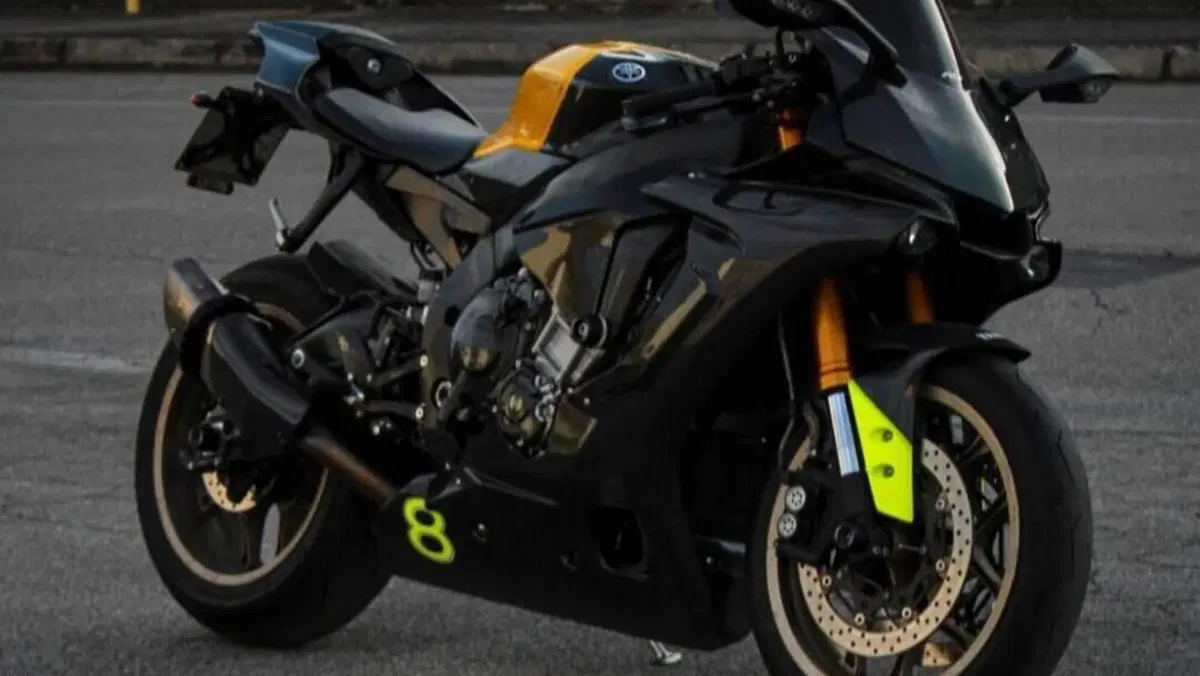 Yamaha YZF R1 60th Anniversary (2015 - 16) 