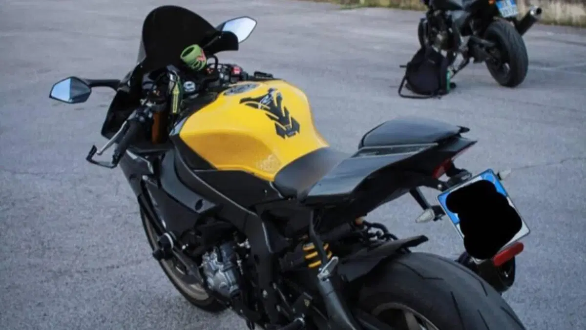Yamaha YZF R1 60th Anniversary (2015 - 16)  (3)