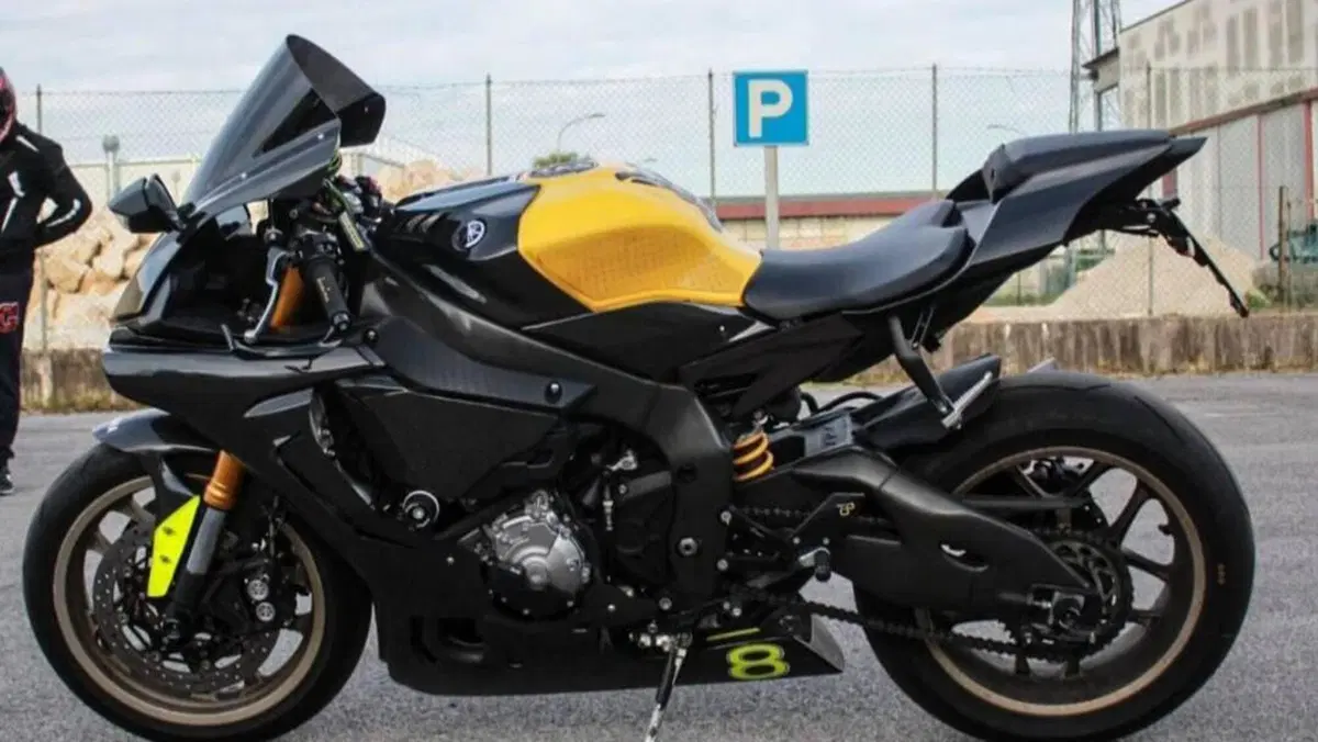 Yamaha YZF R1 60th Anniversary (2015 - 16)  (4)
