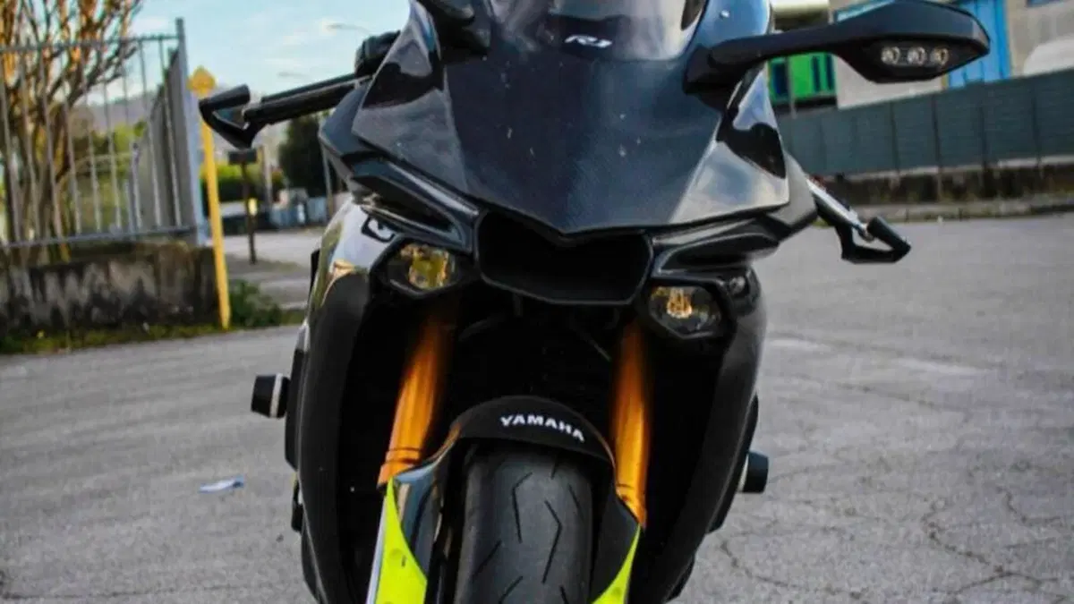 Yamaha YZF R1 60th Anniversary (2015 - 16)  (6)