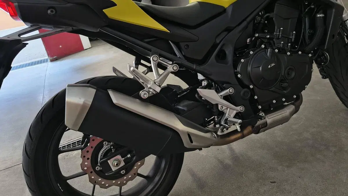Honda CB 750 Hornet (2023 - 24)  (4)